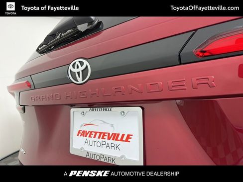 Certified 2024 Toyota Grand Highlander XLE image 13
