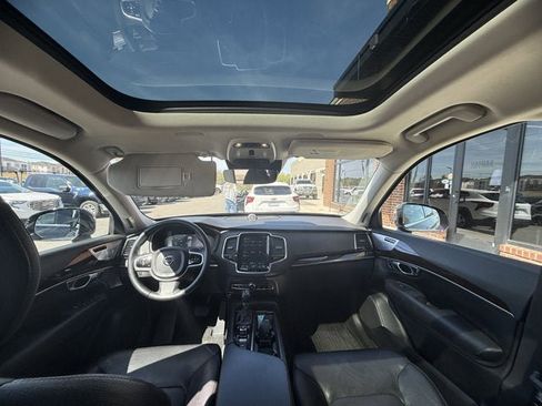 Used 2018 Volvo XC90 T6 Momentum w/ Convenience Package AWD/4WD image 17