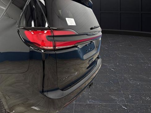 New 2026 Chrysler Pacifica Limited w/ S Appearance Package image 36