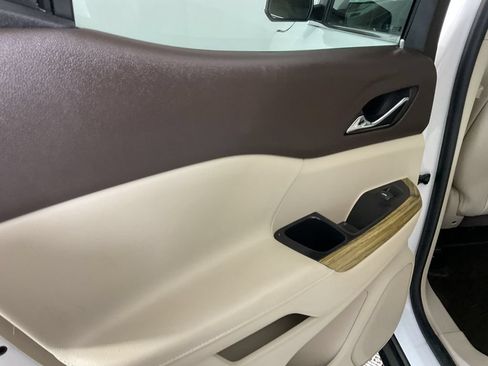 Used 2019 GMC Acadia Denali w/ Technology Package AWD/4WD image 19