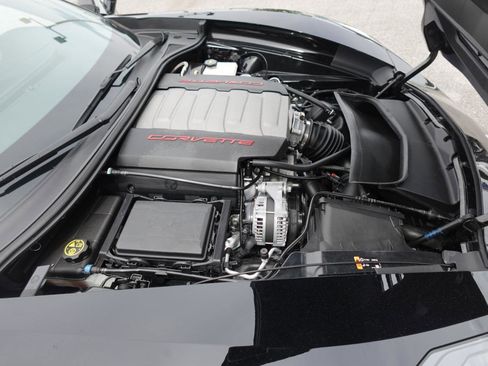 Used 2019 Chevrolet Corvette Stingray Coupe w/ 1LT RWD image 18