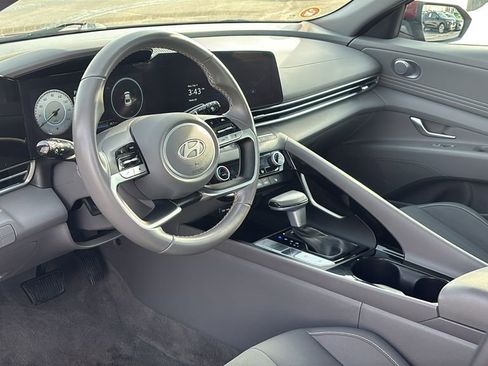 Used 2025 Hyundai Elantra SEL image 26