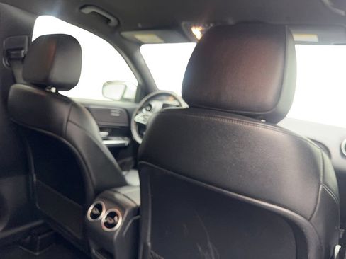 Used 2022 Mercedes-Benz GLB 250 w/ Premium Package Lite image 39