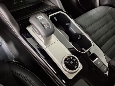 Used 2025 Mitsubishi Outlander SE image 19