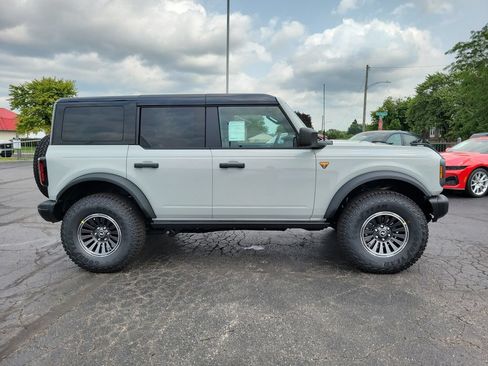 New 2026 Ford Bronco Badlands AWD/4WD image 3