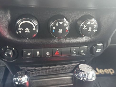 Used 2017 Jeep Wrangler Unlimited Sahara image 18