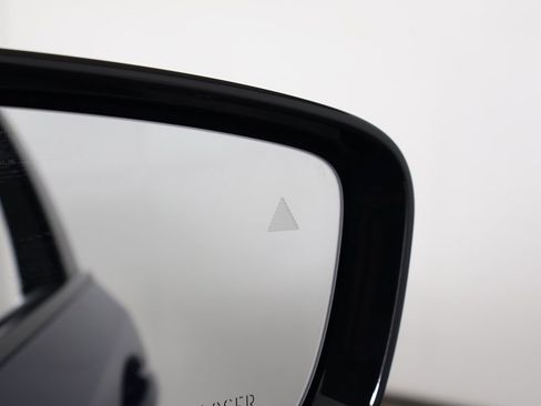 Used 2022 BMW M550i xDrive w/ Premium Package image 44