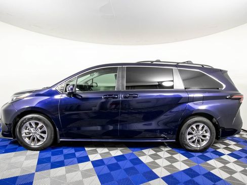 Used 2024 Toyota Sienna LE FWD image 8