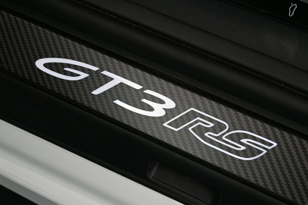 Certified 2025 Porsche 911 GT3 RS RWD image 40