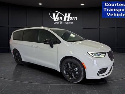 New 2026 Chrysler Pacifica Select w/ S Appearance Package