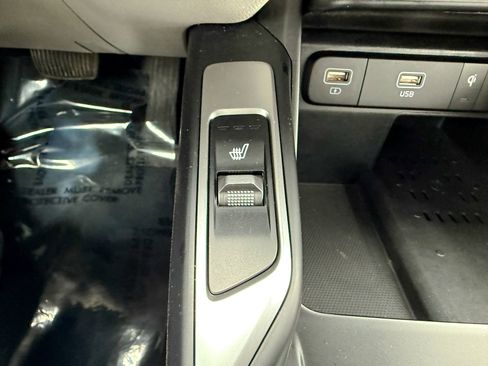 Used 2023 Kia Sorento S FWD image 32