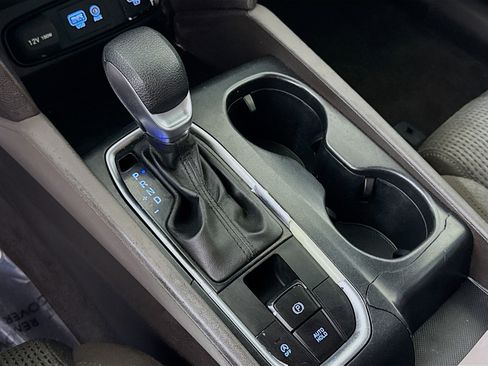 Used 2019 Hyundai Santa Fe SE image 18