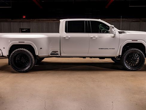 Used 2025 GMC Sierra 3500 Denali w/ Denali Reserve Package image 11
