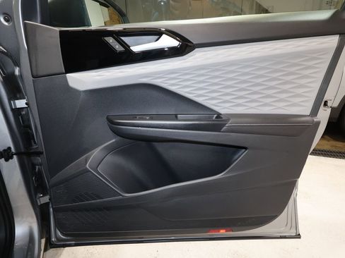 Used 2024 Volkswagen Taos S w/ MDO Package FWD image 17
