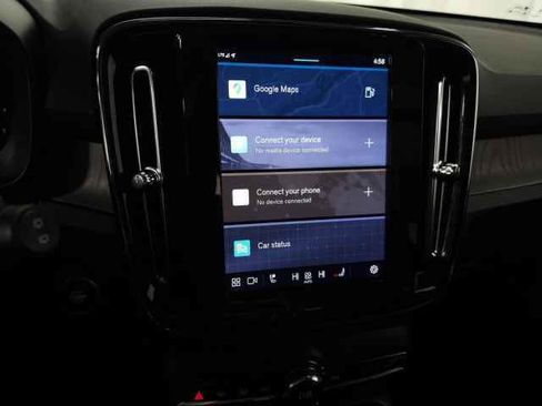 Certified 2025 Volvo XC40 B5 Core image 23