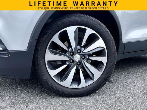 Used 2022 Buick Encore Preferred AWD/4WD image 4