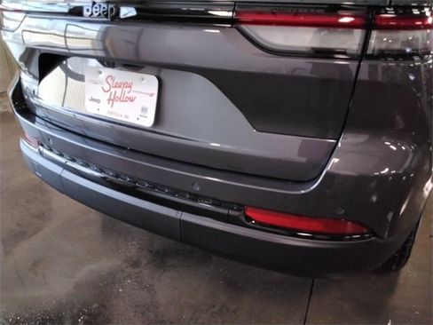 New 2025 Jeep Grand Cherokee Altitude image 16