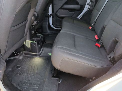 Certified 2018 Jeep Wrangler Unlimited Sahara AWD/4WD image 19