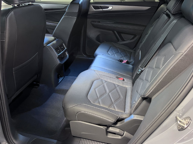 Certified 2024 Volkswagen Atlas Cross Sport SE w/ Panoramic Sunroof Package FWD image 17