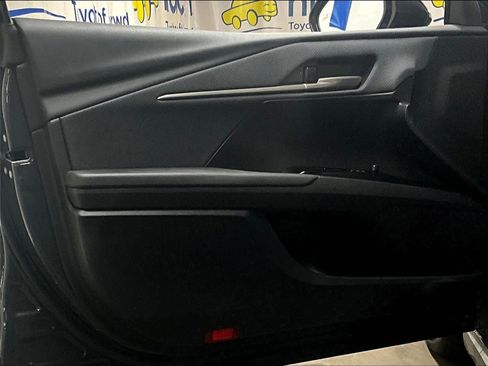 Used 2025 Toyota Camry SE image 9