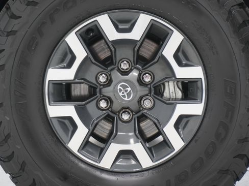 Used 2022 Toyota Tacoma TRD Off-Road image 26