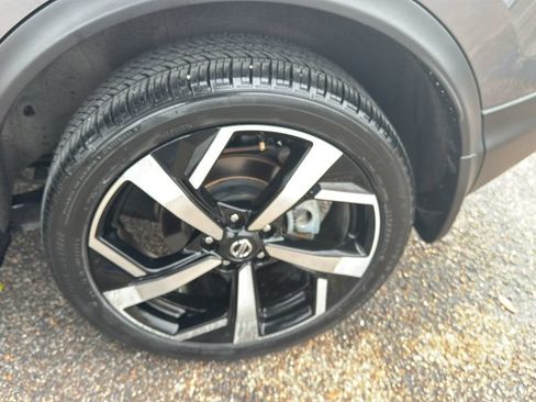 Used 2022 Nissan Rogue Sport SL FWD image 19
