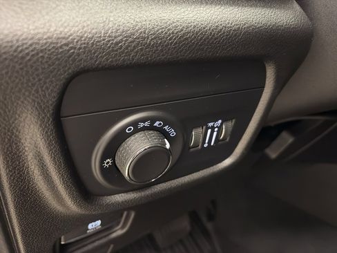 Used 2023 Jeep Grand Cherokee Altitude image 19