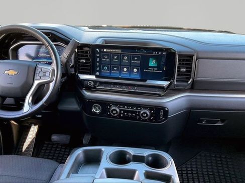 Used 2022 Chevrolet Silverado 1500 LT AWD/4WD image 9