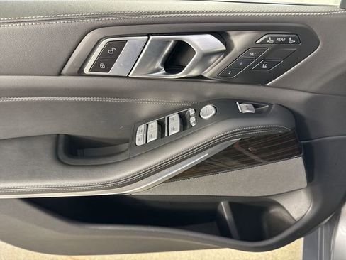 Used 2025 BMW X7 xDrive40i w/ Premium Package AWD/4WD image 21