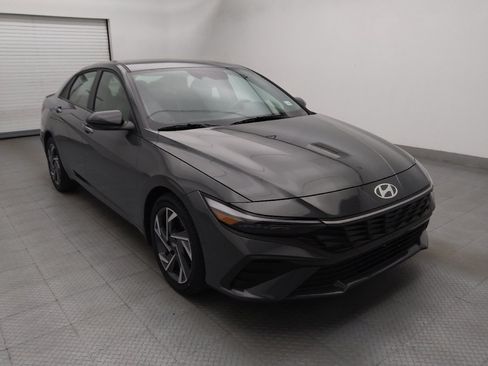 Used 2025 Hyundai Elantra Sport FWD image 13