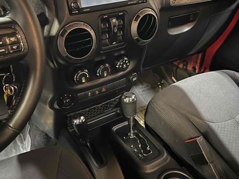 Used 2015 Jeep Wrangler Unlimited Sport w/ Quick Order Package 24S AWD/4WD image 37