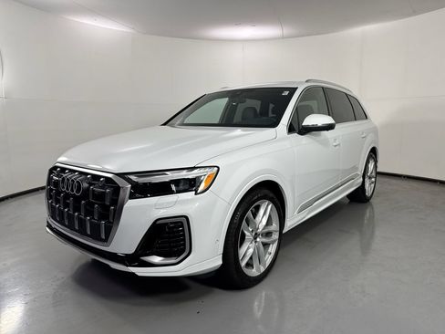 Used 2025 Audi Q7 3.0T Premium Plus w/ Premium Plus Package AWD/4WD image 30