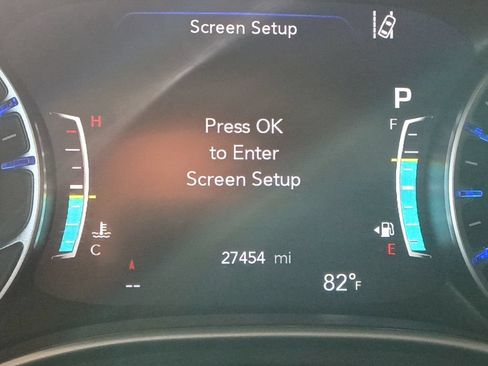 Used 2025 Chrysler Pacifica Select FWD image 2