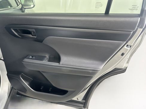 Used 2023 Toyota Highlander LE image 30