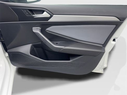 Used 2025 Volkswagen Jetta SE w/ Sunroof Package image 47