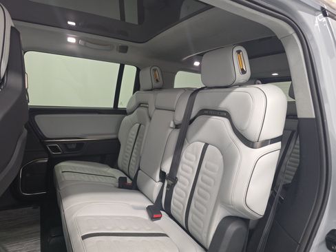 Used 2023 Rivian R1S Adventure AWD/4WD image 21