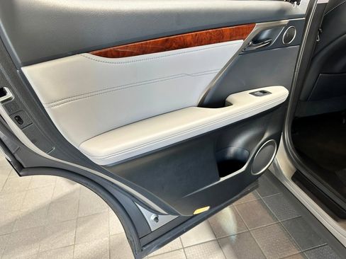 Used 2019 Lexus RX 350L w/ Premium Package image 31