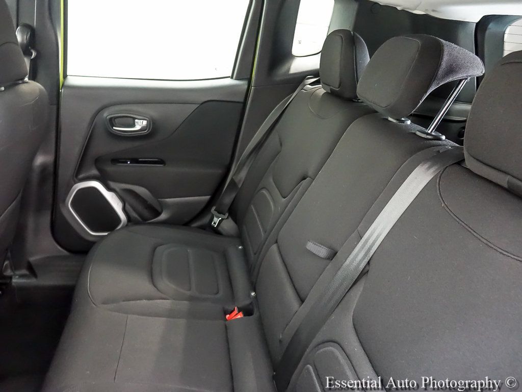 Used 2018 Jeep Renegade Latitude w/ Popular Equipment Group AWD/4WD image 11