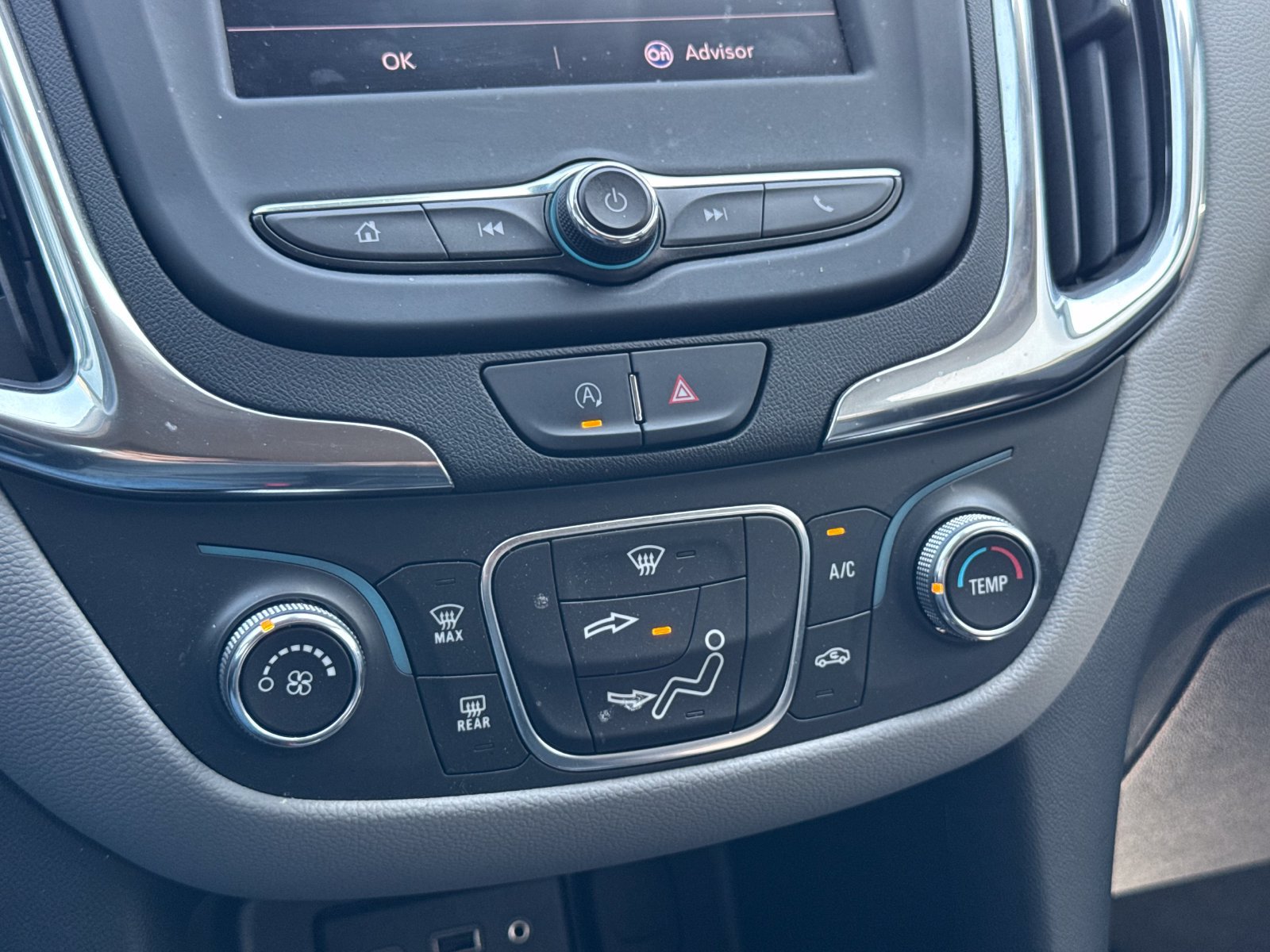 Used 2023 Chevrolet Equinox LS FWD image 23