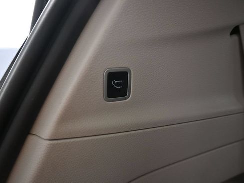 Used 2024 Chrysler Pacifica Touring-L FWD image 25