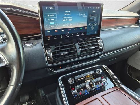 Used 2023 Lincoln Navigator Reserve AWD/4WD image 15