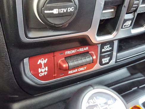 Used 2024 Jeep Wrangler Unlimited Rubicon image 24