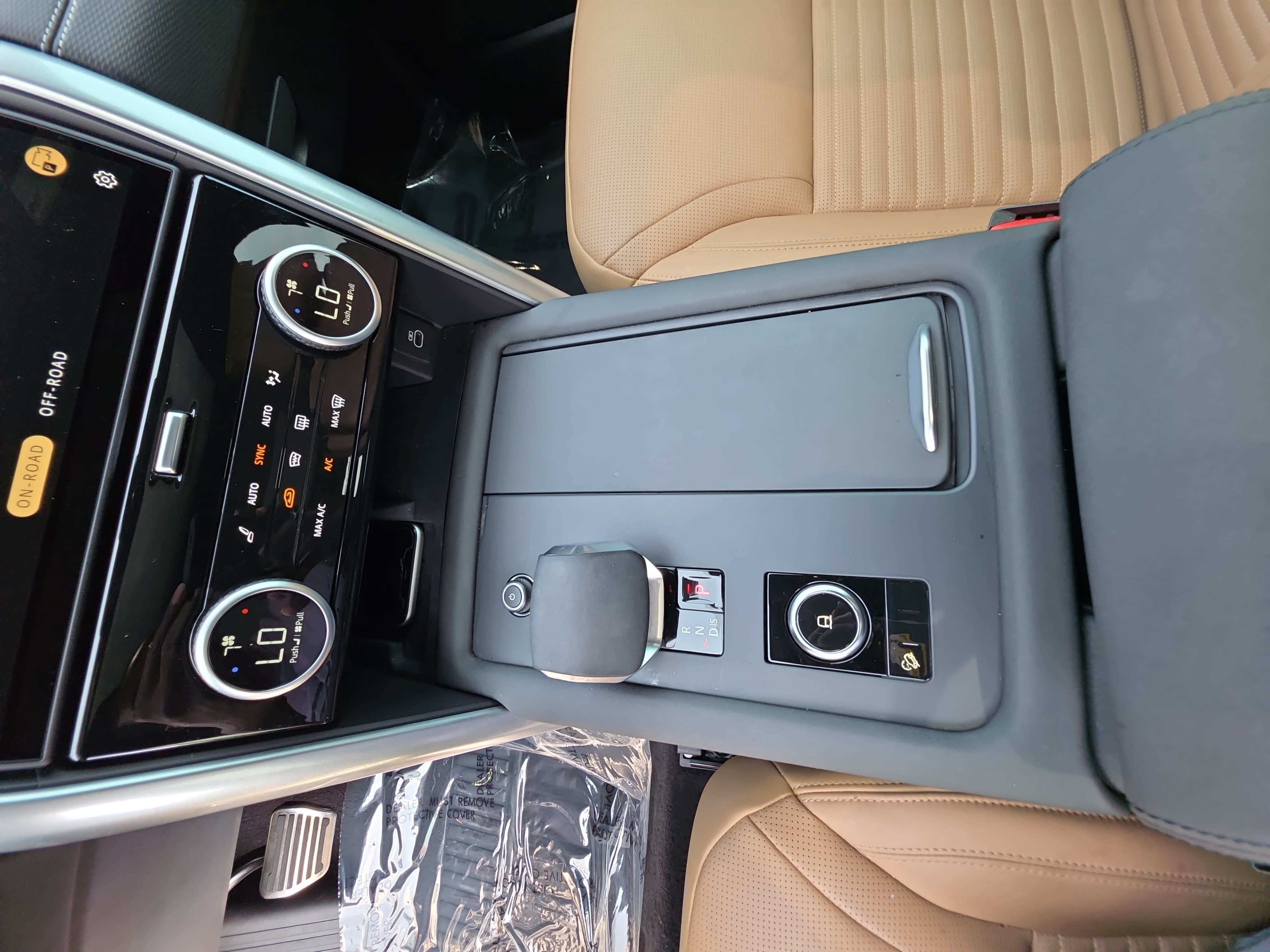 Certified 2025 Land Rover Discovery Dynamic SE AWD/4WD image 27