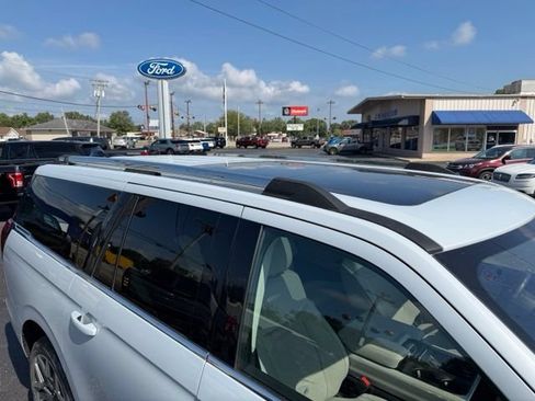 Used 2025 Ford Expedition Max Platinum w/ Platinum Ultimate Package AWD/4WD image 8