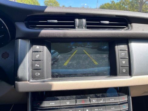 Used 2016 Jaguar XF Prestige image 8