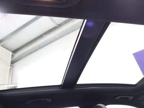 Used 2025 Mercedes-Benz GLC 300 4MATIC image 25