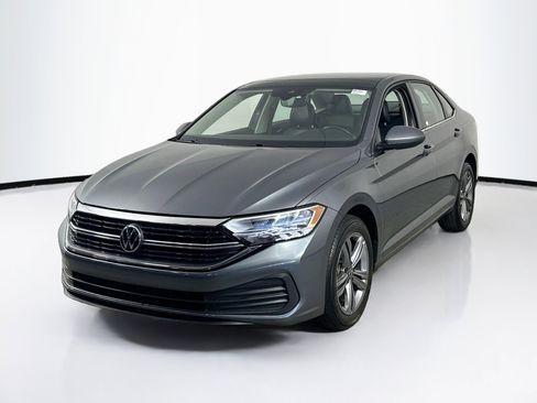 Used 2022 Volkswagen Jetta SE image 1