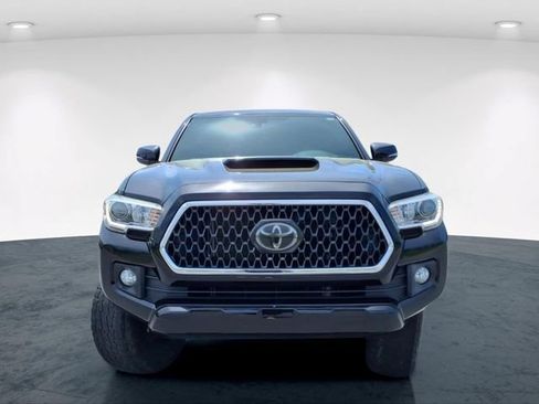 Used 2018 Toyota Tacoma TRD Sport AWD/4WD image 4