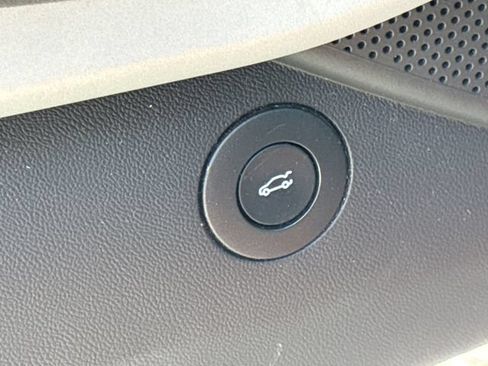 Used 2022 Chevrolet Camaro LT RWD image 17
