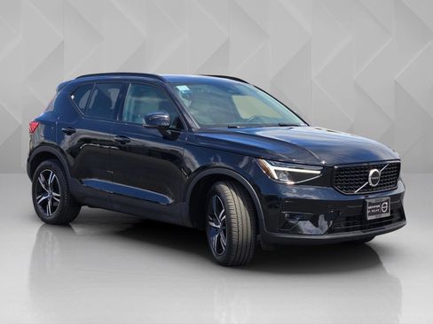 Certified 2023 Volvo XC40 B5 Plus w/ Protection Package Premier AWD/4WD image 12